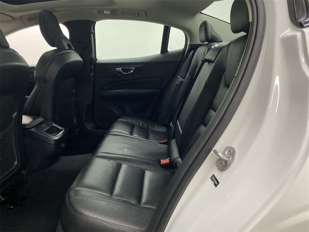 2024 Volvo S60 Plus Dark Theme