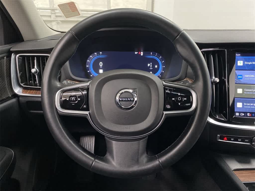 2024 Volvo S60 Plus Dark Theme