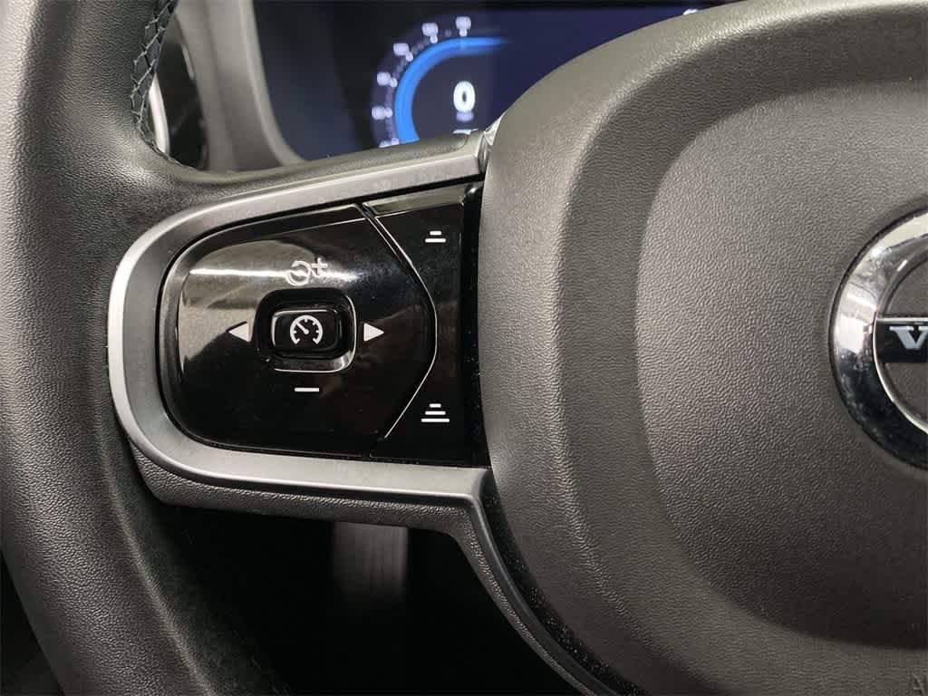 2024 Volvo S60 Plus Dark Theme