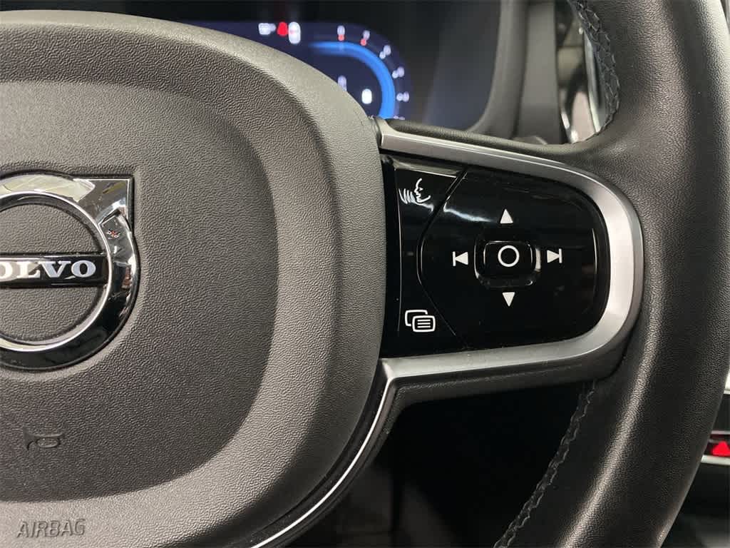 2024 Volvo S60 Plus Dark Theme