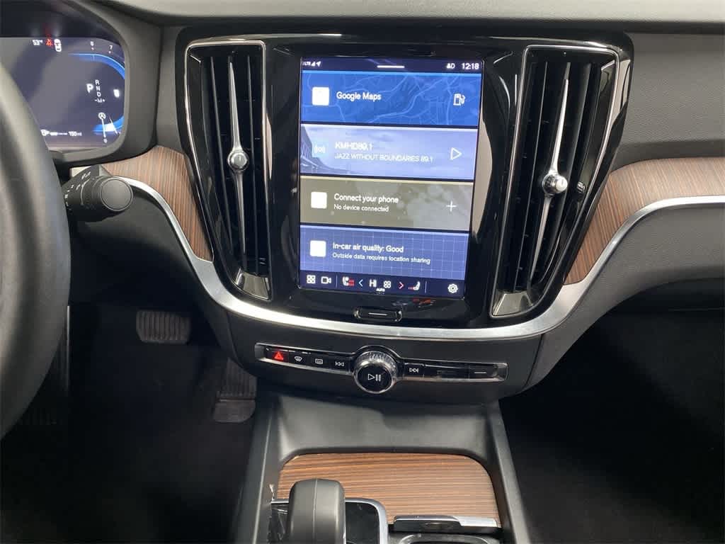 2024 Volvo S60 Plus Dark Theme