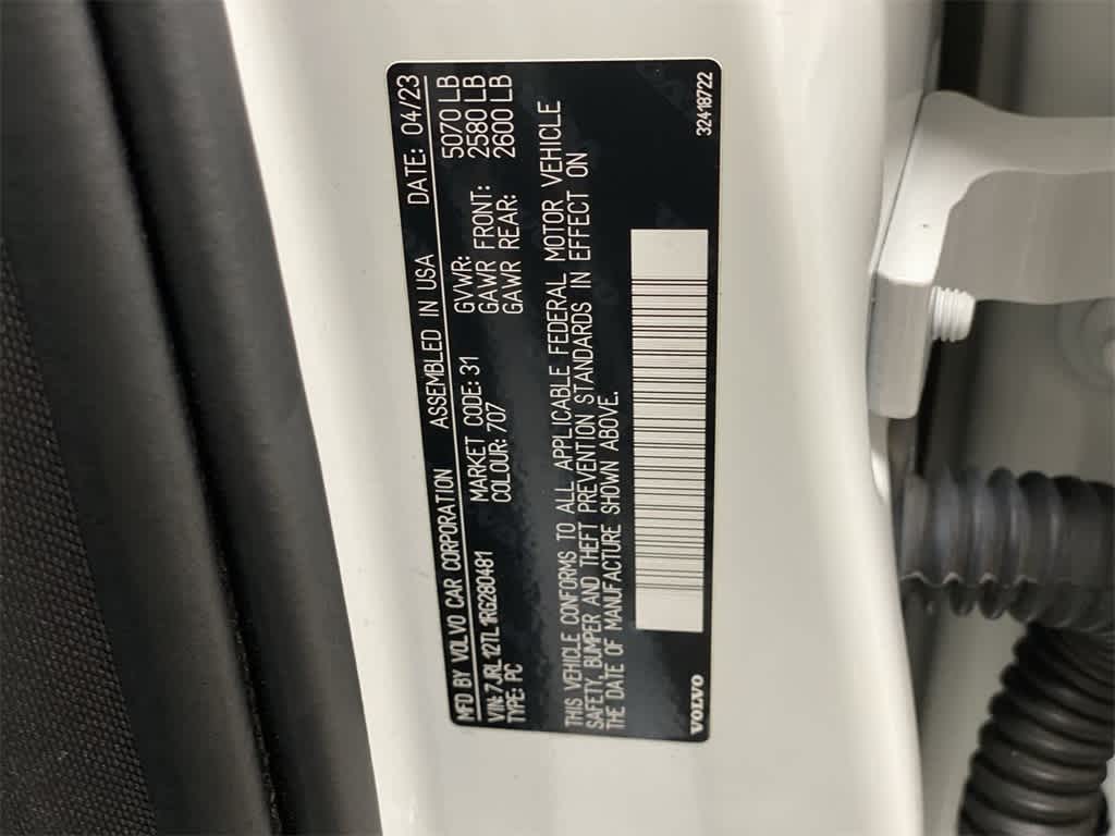 2024 Volvo S60 Plus Dark Theme