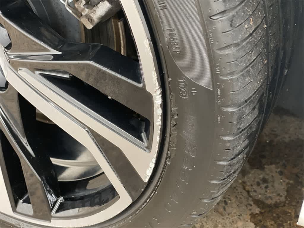 2024 Volvo S60 Plus Dark Theme