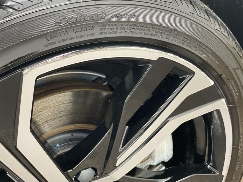 2024 Volvo S60 Plus Dark Theme