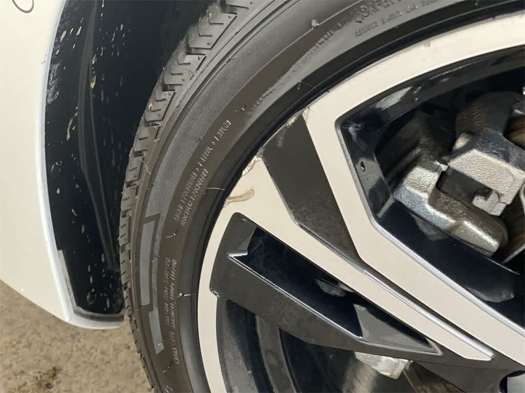 2024 Volvo S60 Plus Dark Theme