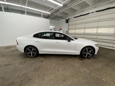 2024 Volvo S60 Plus Dark Theme