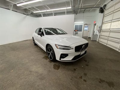 2024 Volvo S60 Plus Dark Theme