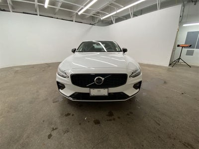 2024 Volvo S60 Plus Dark Theme