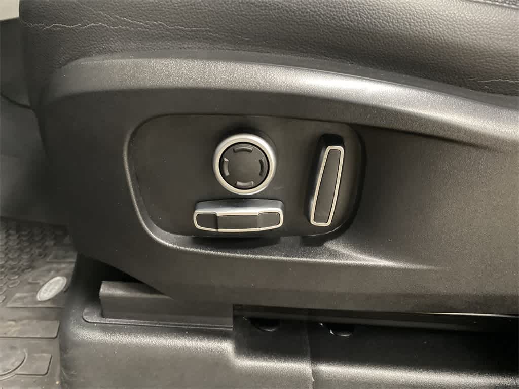 2023 Land Rover Defender X-Dynamic SE