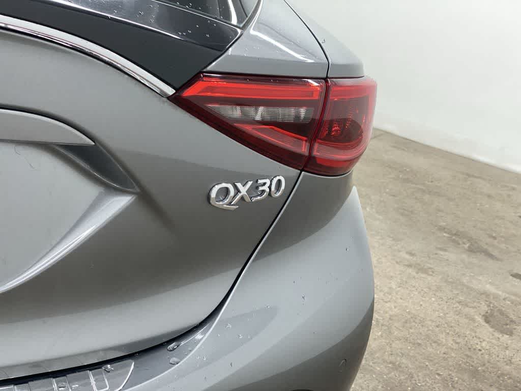 2017 INFINITI QX30 Premium