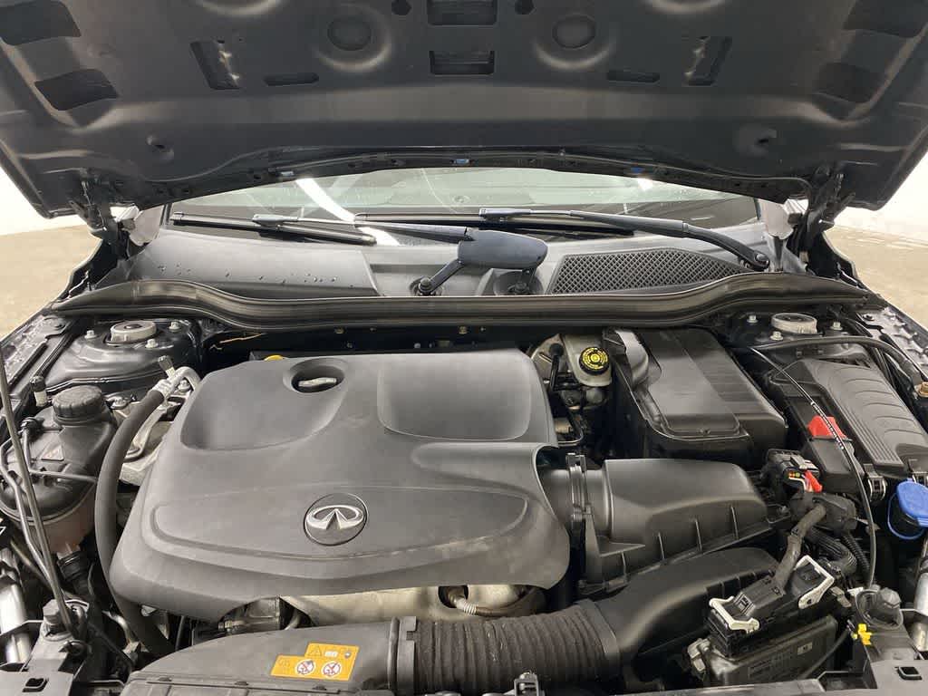 2017 INFINITI QX30 Premium