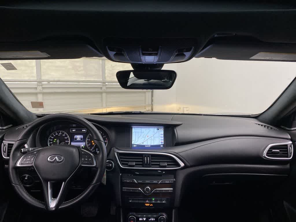 2017 INFINITI QX30 Premium