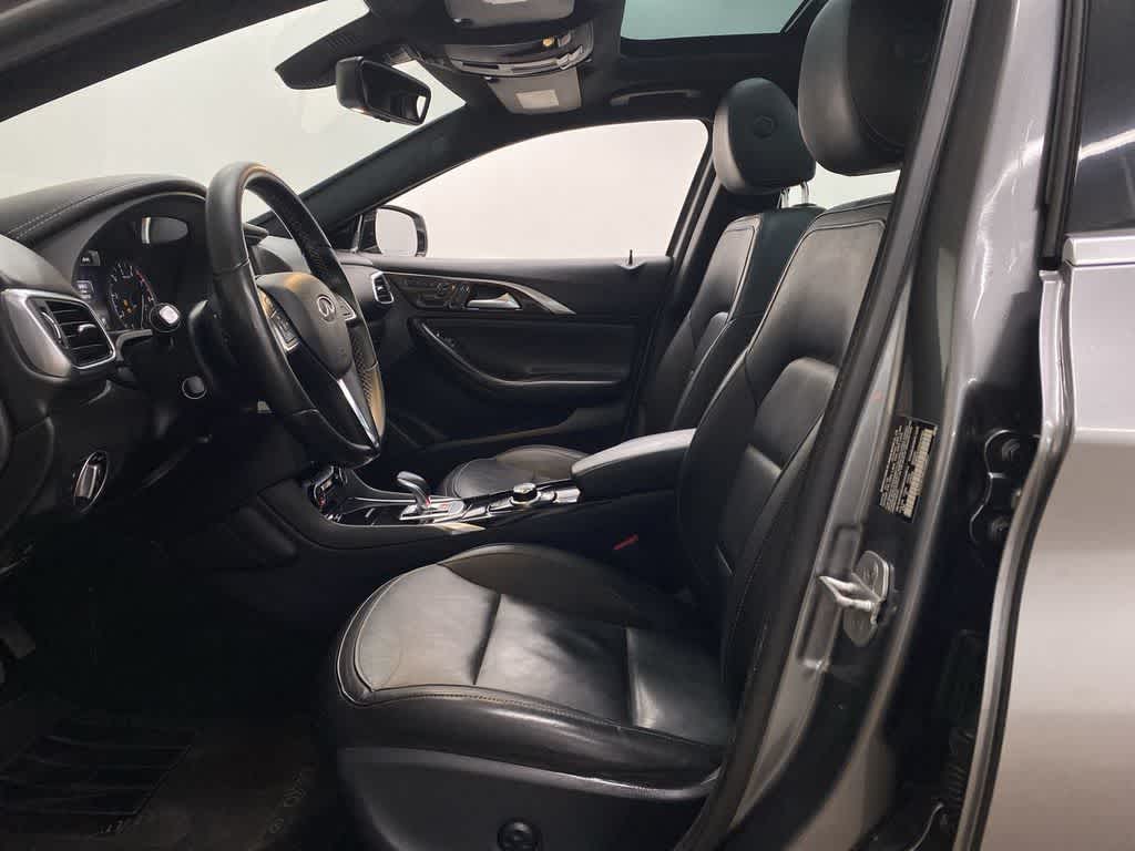 2017 INFINITI QX30 Premium