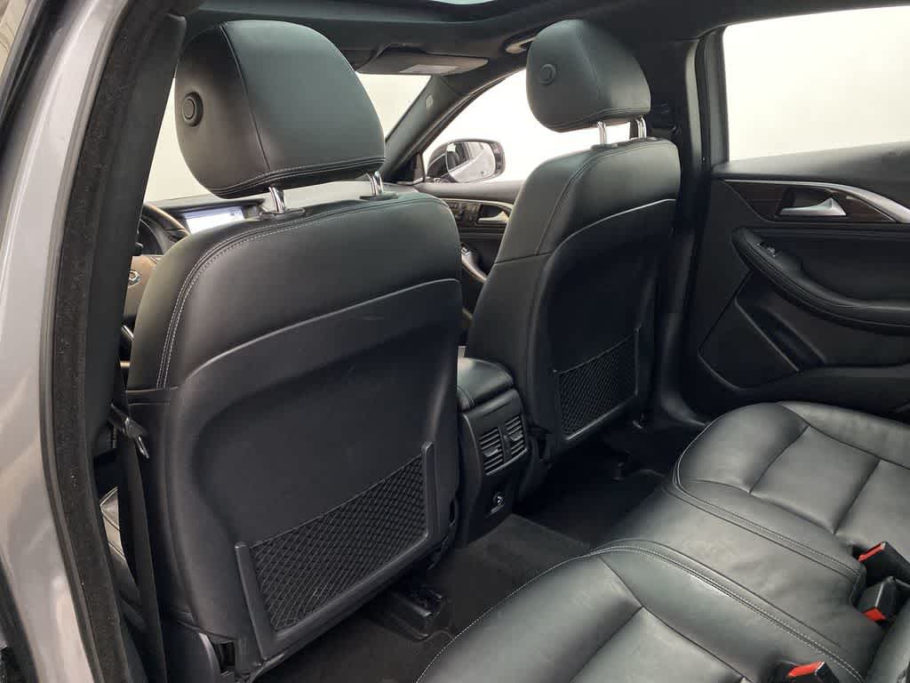 2017 INFINITI QX30 Premium