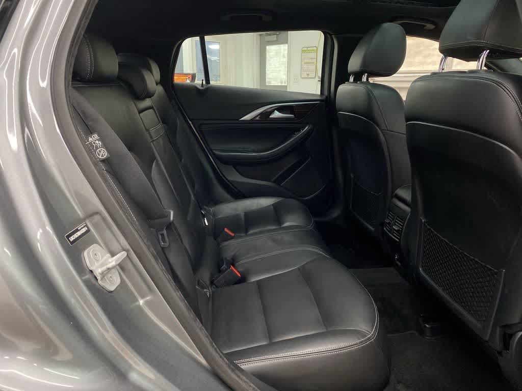 2017 INFINITI QX30 Premium