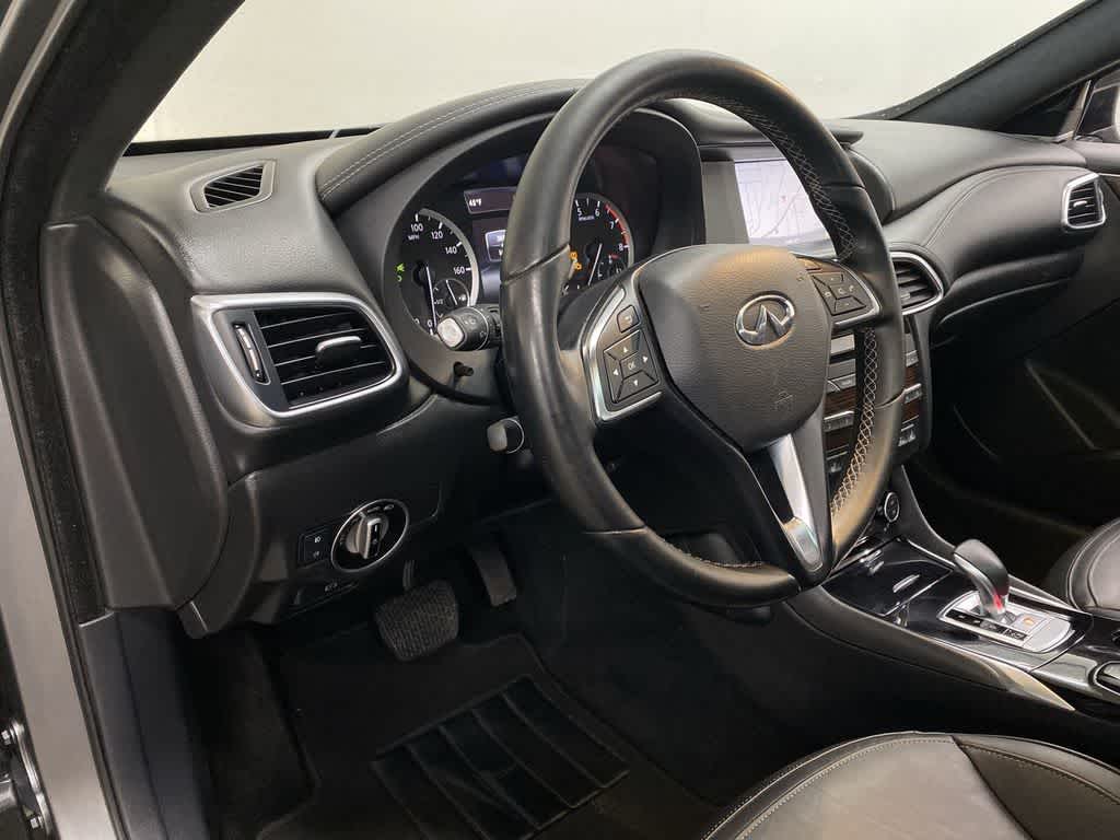 2017 INFINITI QX30 Premium