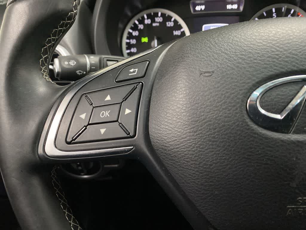 2017 INFINITI QX30 Premium