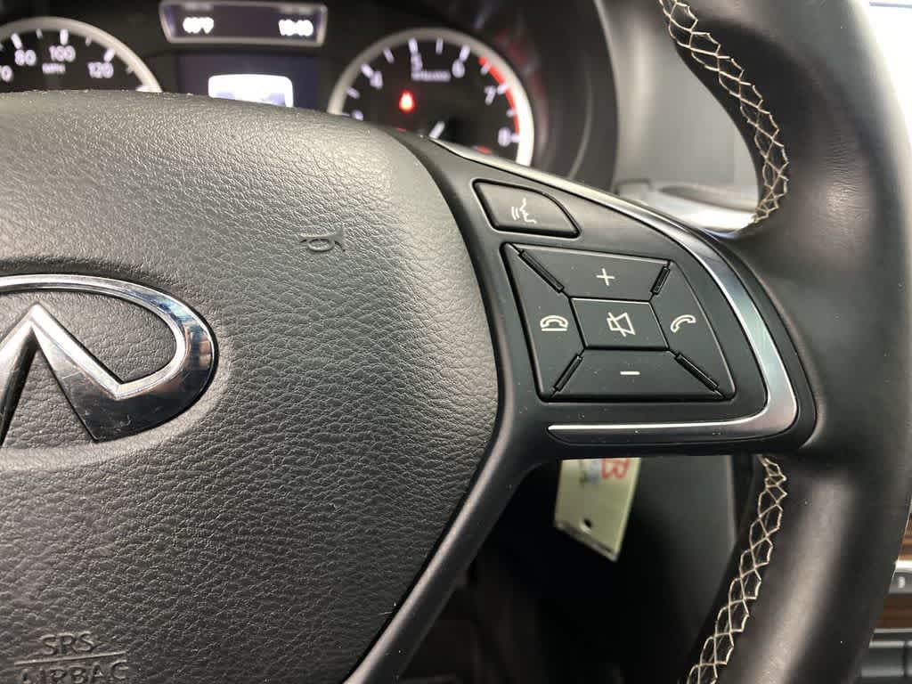 2017 INFINITI QX30 Premium