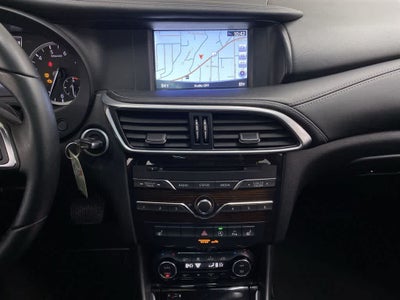 2017 INFINITI QX30 Premium