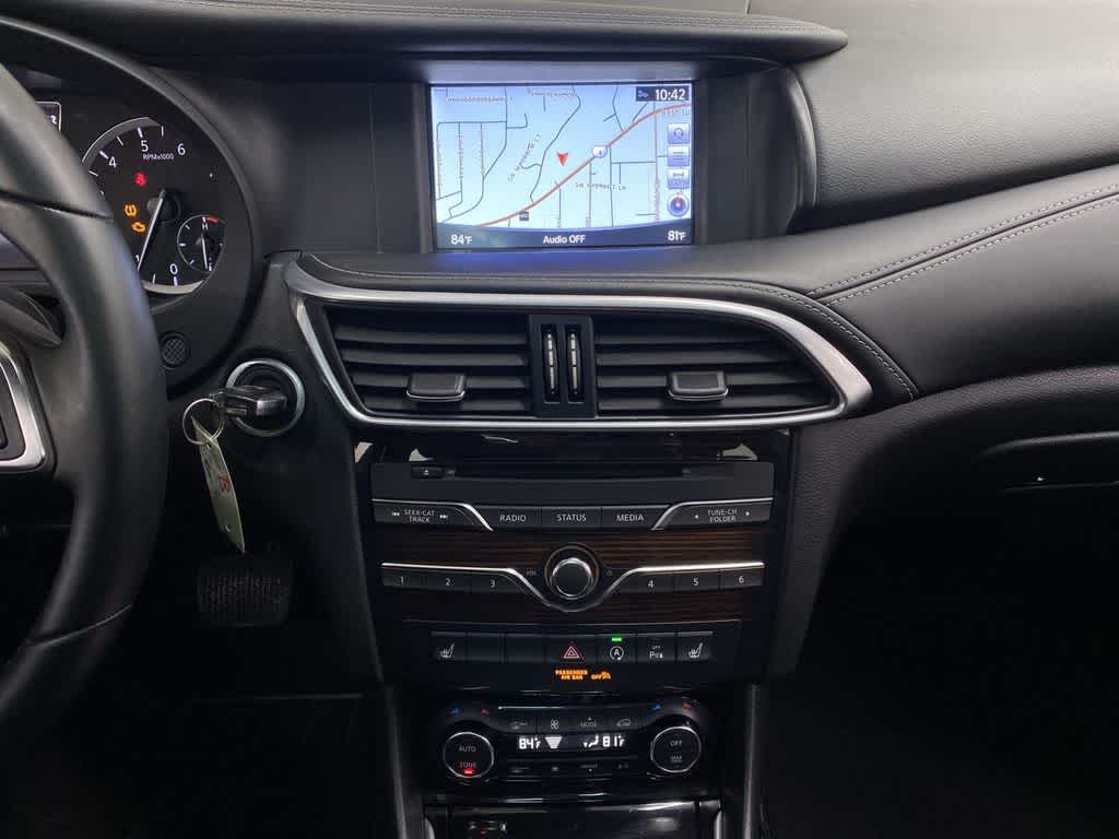 2017 INFINITI QX30 Premium