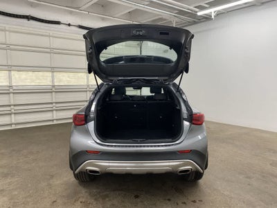 2017 INFINITI QX30 Premium