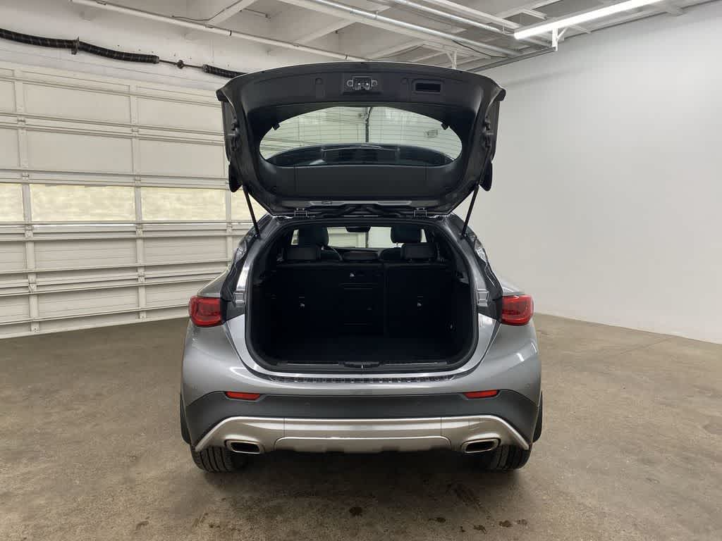 2017 INFINITI QX30 Premium