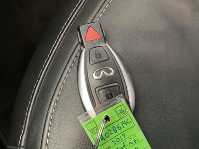 2017 INFINITI QX30 Premium