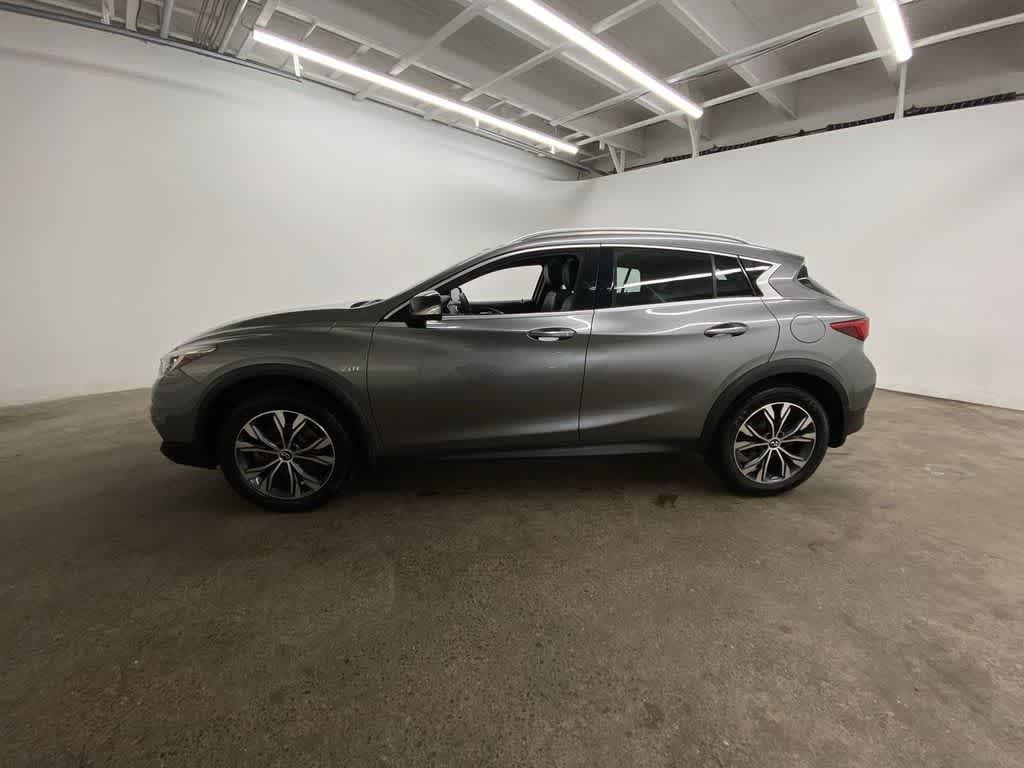 2017 INFINITI QX30 Premium