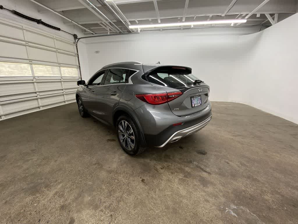 2017 INFINITI QX30 Premium