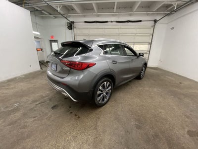 2017 INFINITI QX30 Premium