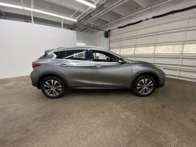 2017 INFINITI QX30 Premium