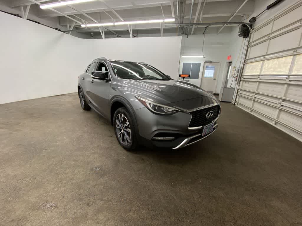 2017 INFINITI QX30 Premium