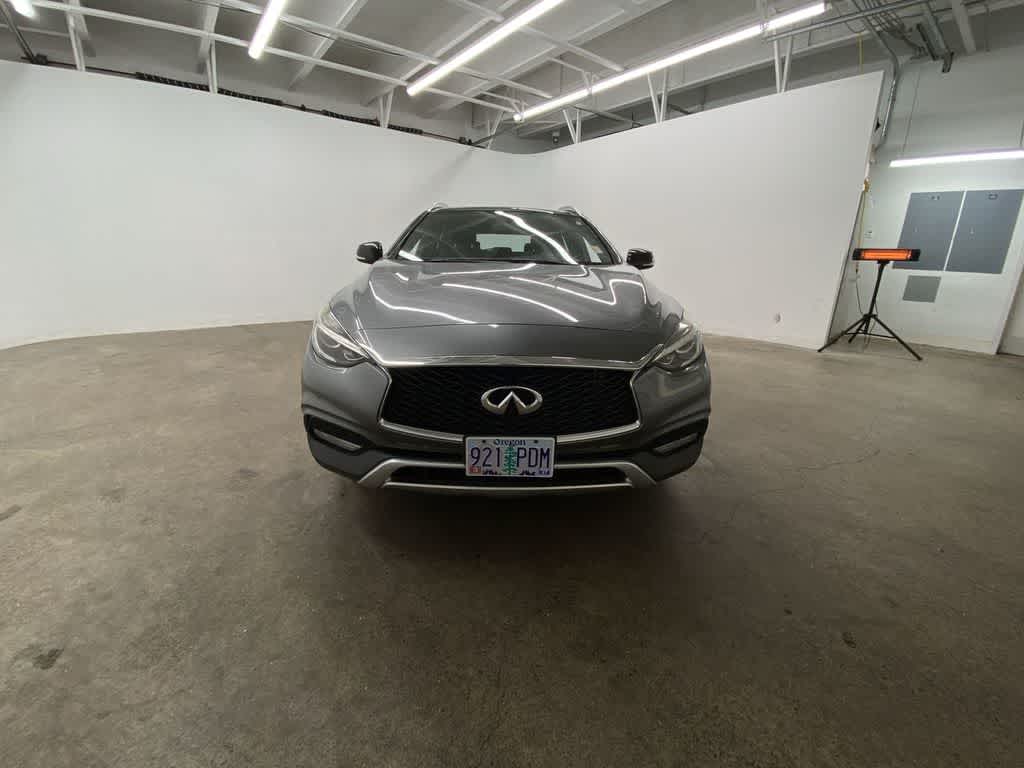 2017 INFINITI QX30 Premium