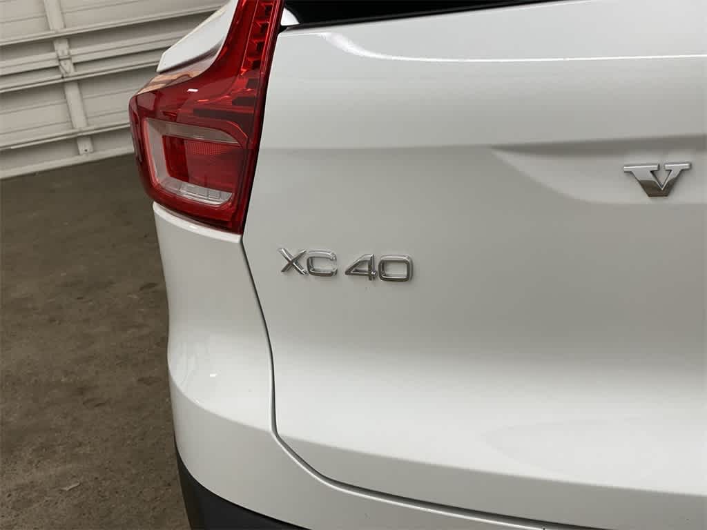 2024 Volvo XC40 Core Bright Theme