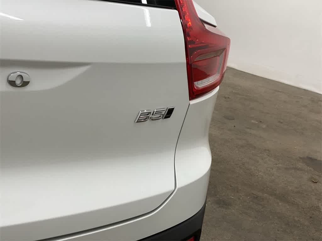 2024 Volvo XC40 Core Bright Theme