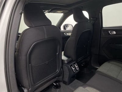 2024 Volvo XC40 Core Bright Theme