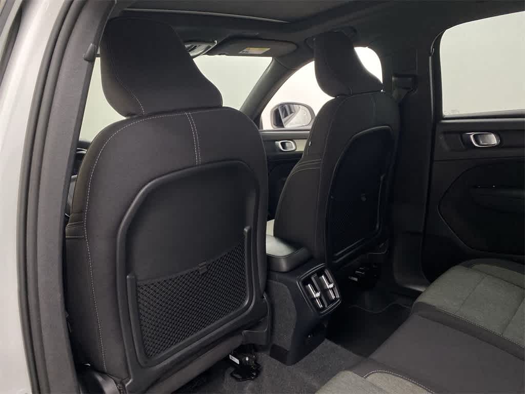 2024 Volvo XC40 Core Bright Theme