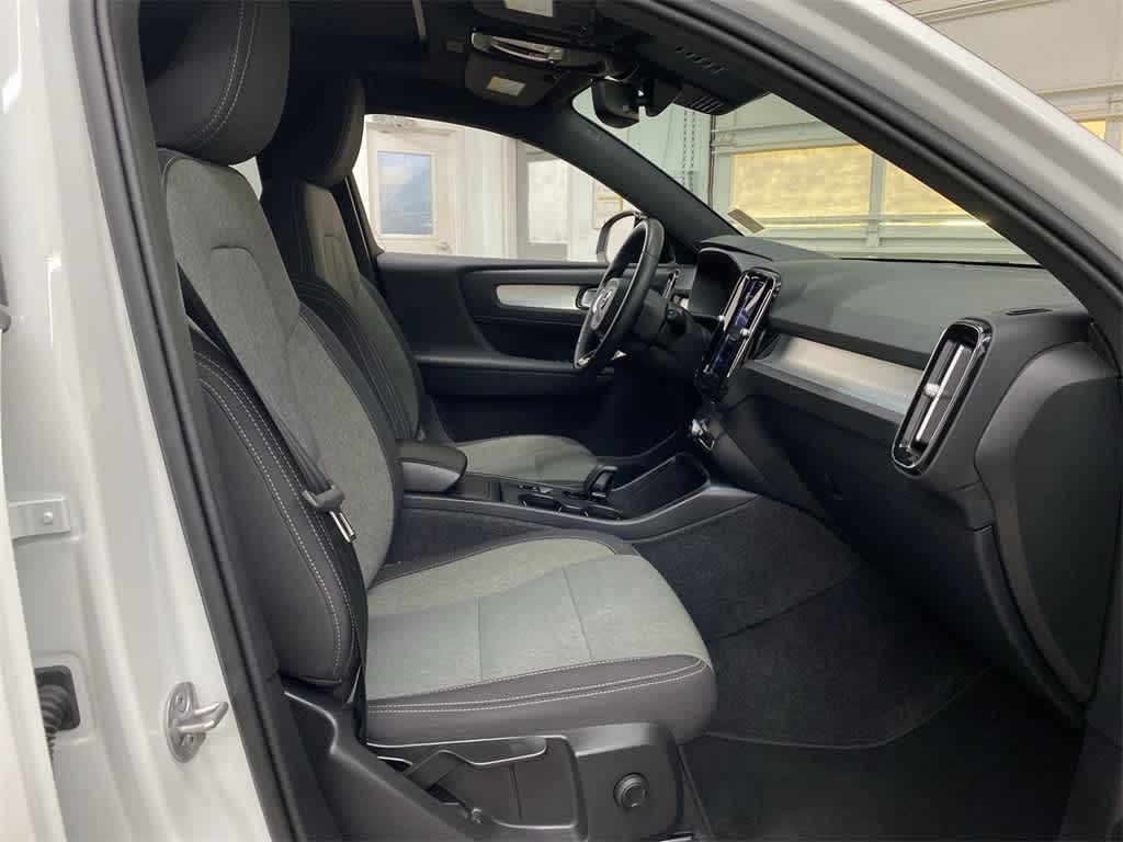 2024 Volvo XC40 Core Bright Theme