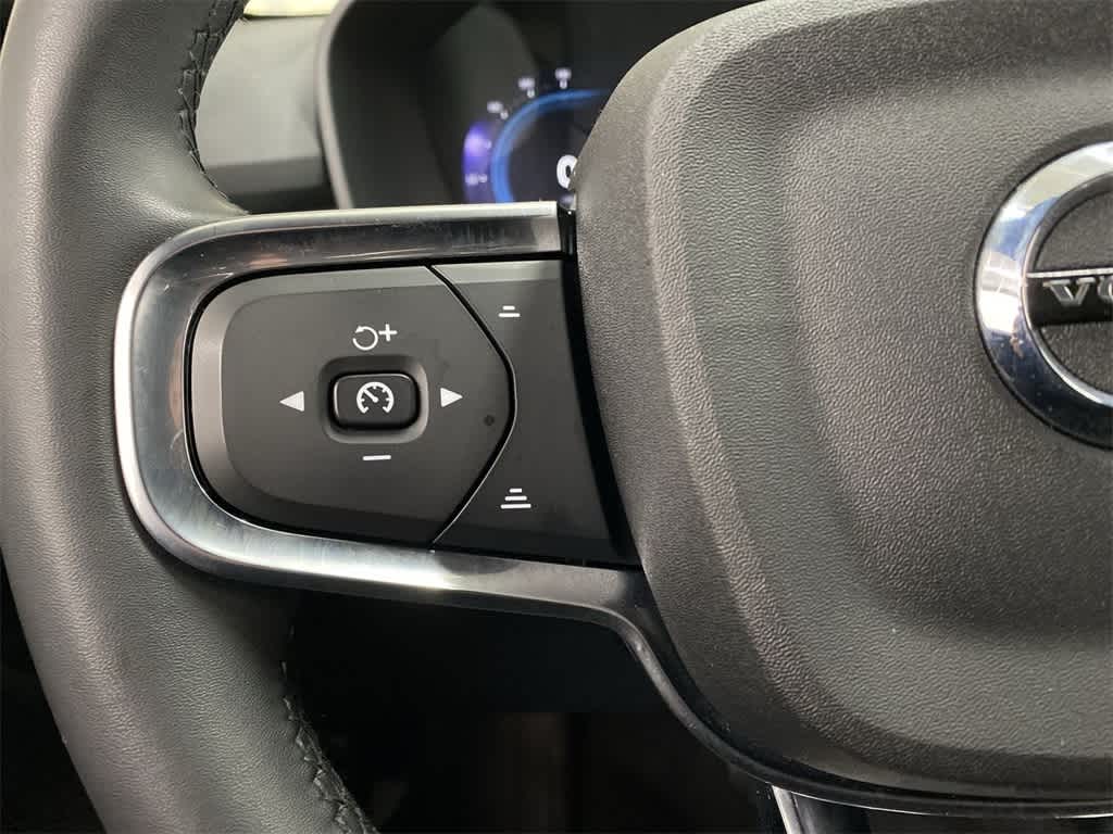 2024 Volvo XC40 Core Bright Theme