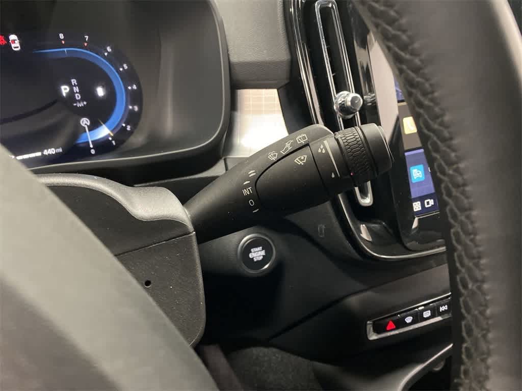 2024 Volvo XC40 Core Bright Theme