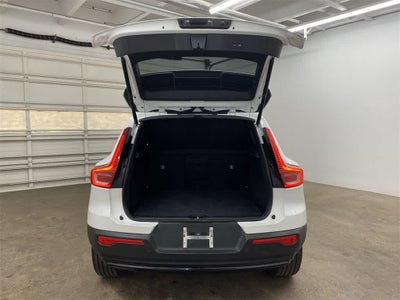 2024 Volvo XC40 Core Bright Theme
