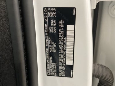 2024 Volvo XC40 Core Bright Theme