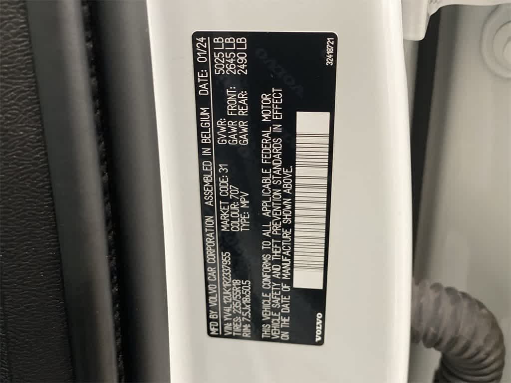 2024 Volvo XC40 Core Bright Theme