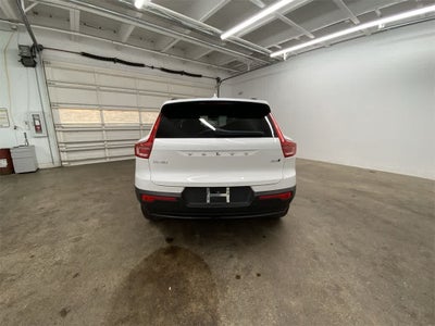 2024 Volvo XC40 Core Bright Theme